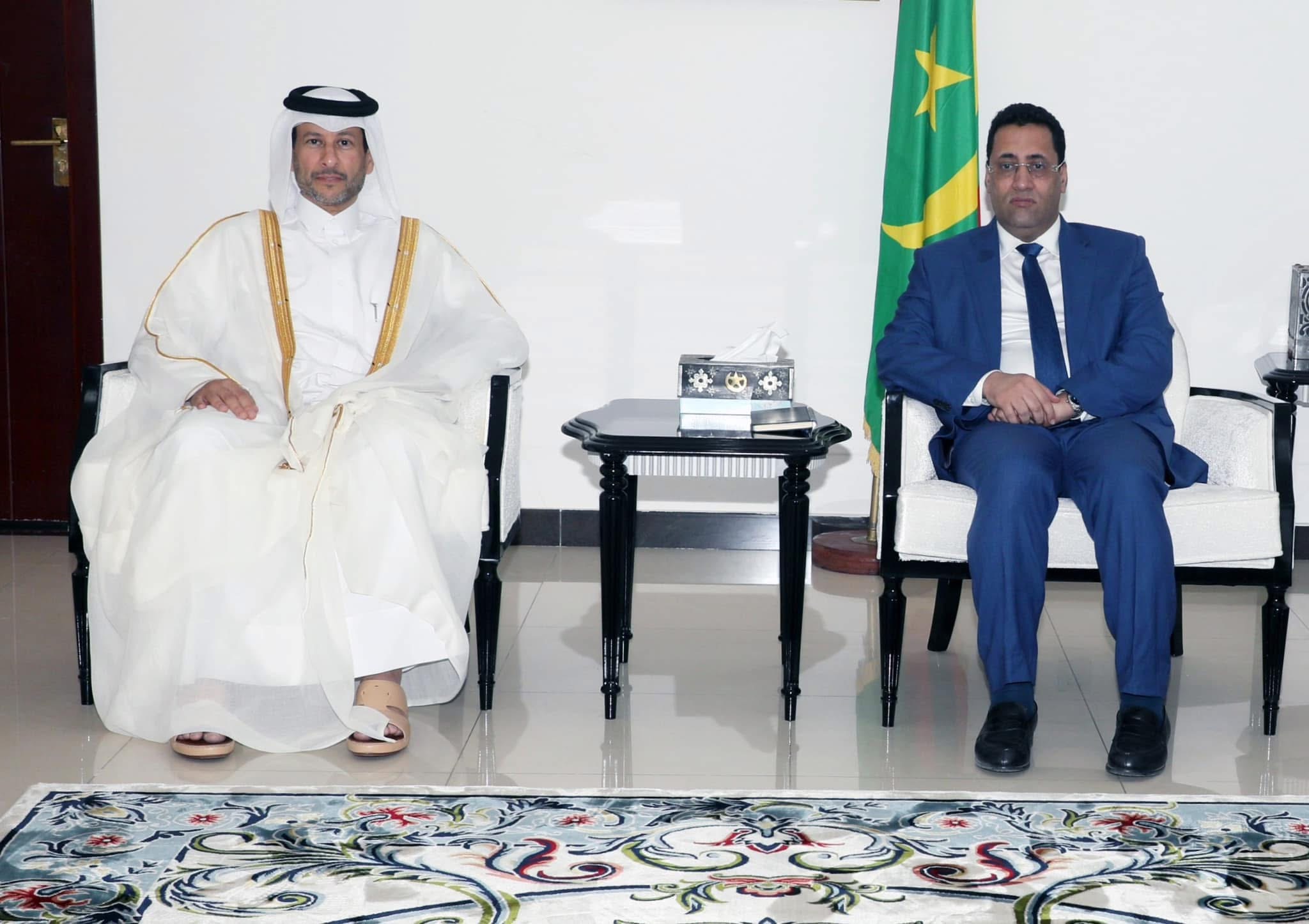 الوزير الأول يجري مباحثات مع السفير القطري