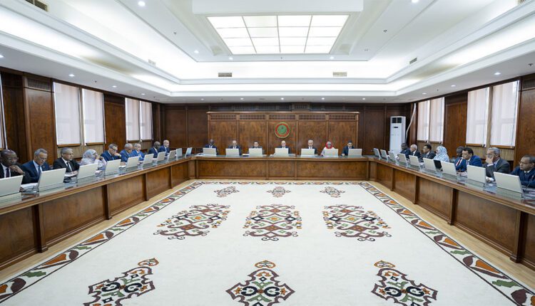 مجلس الوزراء يستعرض بيانات حول تطور محفظة الصفقات الكبرى وآلية تسويق الذهب وتجارة وتصدير المواشي